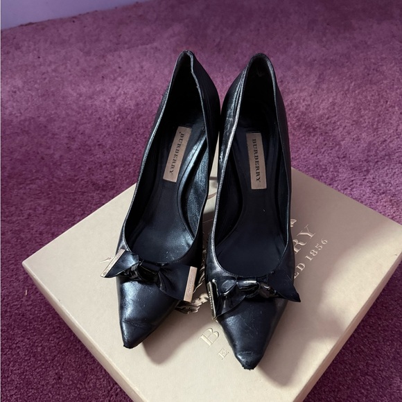 Burberry Black Leather Heels with Pointed Toe - Picture 1 of 13